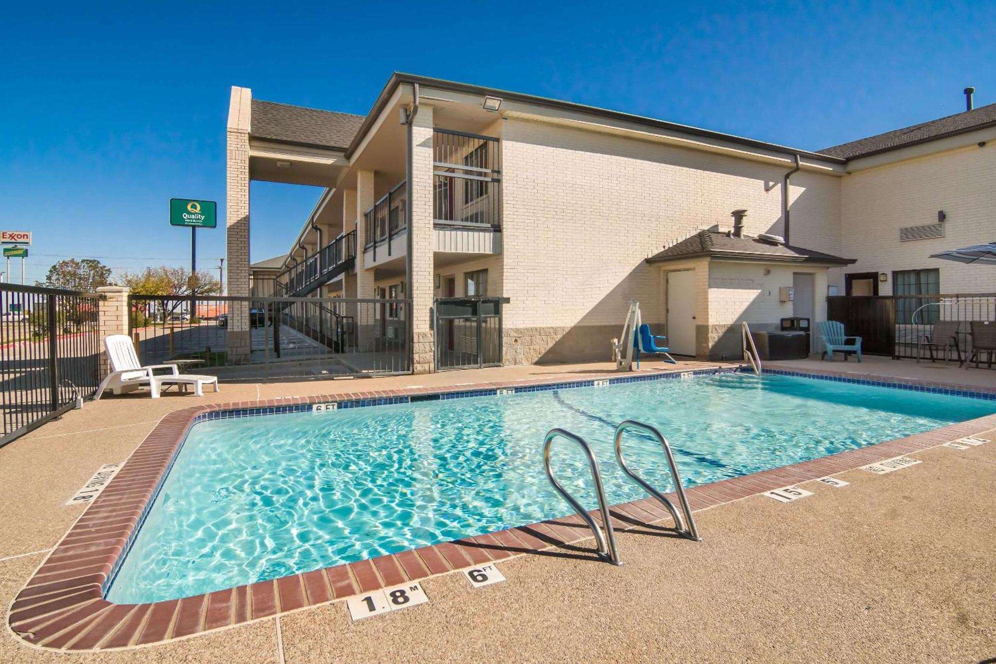 Quality Inn & Suites 웨더포드 외부 사진