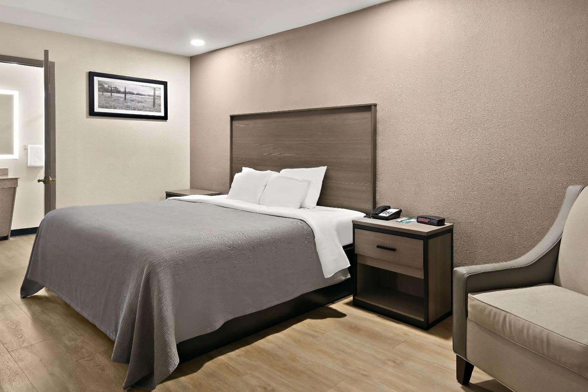 Quality Inn & Suites 웨더포드 외부 사진